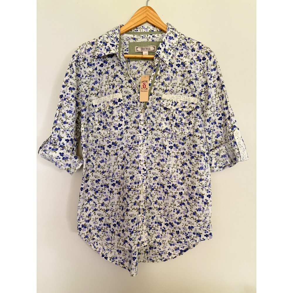 Decree Womens Blue Floral Lace Trim Roll Tab Sleeve Button Up Shirt Large NWT